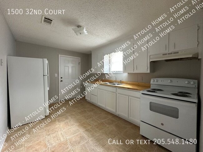 Building Photo - 1500 32nd Ct