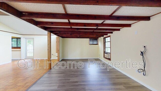 Building Photo - 3202 21st Ave W