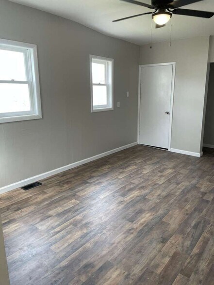 Building Photo - 315 10th St