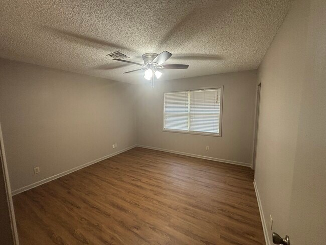 Building Photo - 24 Driftwood Cir