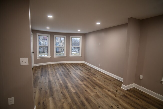 Building Photo - 453 Abbott Rd