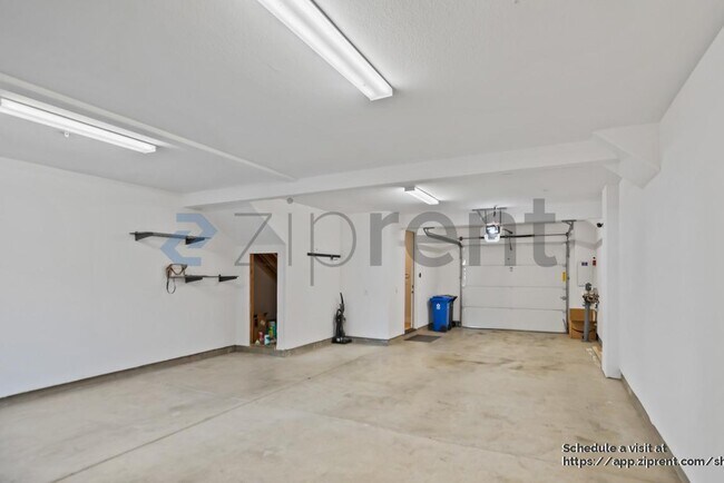 Building Photo - 31 Catania Common