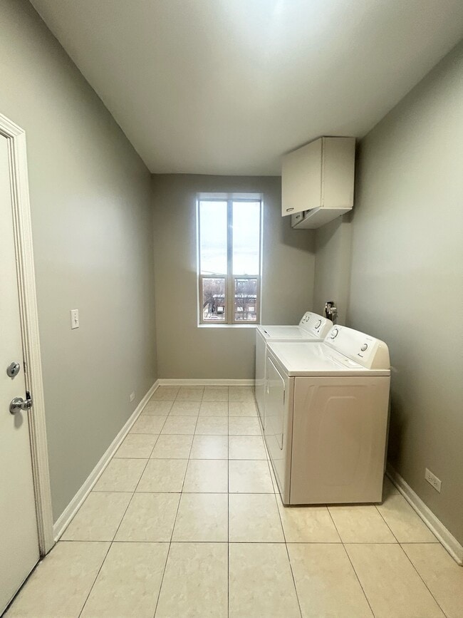 Building Photo - 5146 S King Dr