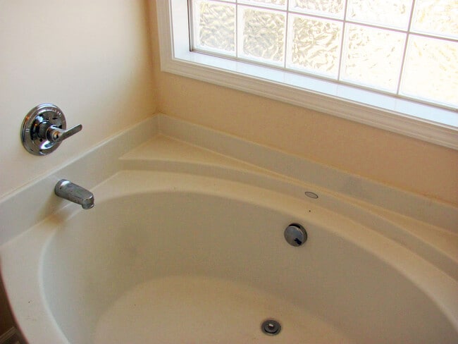 Building Photo - BEAUTIFUL ALL ELECTRIC HOME in the Polo Cl...
