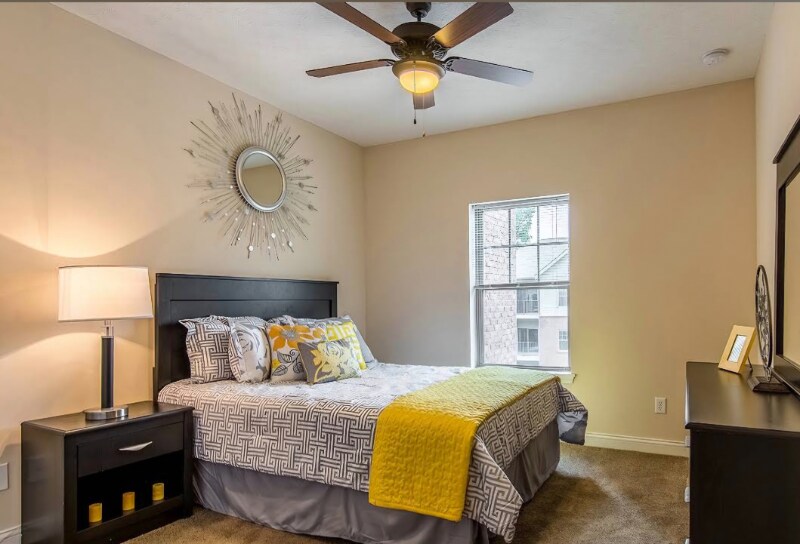 Building Photo - 708 Academy Dr