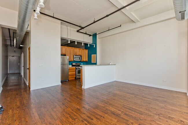 Building Photo - 1334 W Van Buren St
