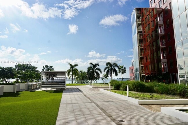 Building Photo - 1541 Brickell Ave