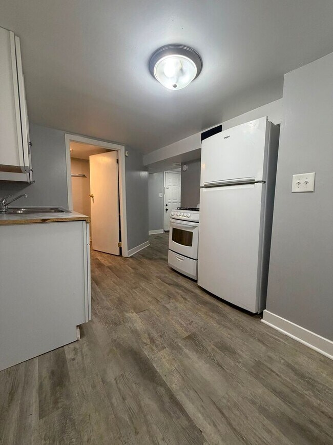 Building Photo - 4828 Melville Ave