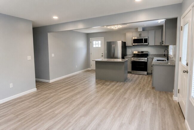 Building Photo - Completely Renovated 3-Bedroom Ranch with Modern Finishes & Spacious Open Kitchen