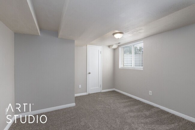Building Photo - 28th Duplex