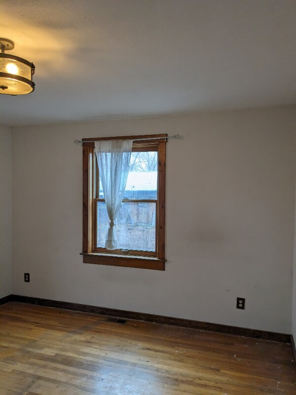 Building Photo - 5028 Eastside Hwy