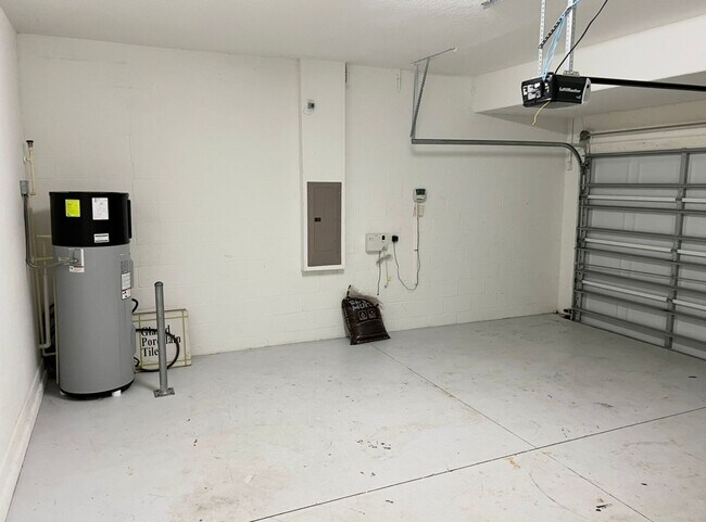 Building Photo - WYNDHAM LAKES ESTATES 4/2.5 HOME FOR RENT - LAKE VIEW!