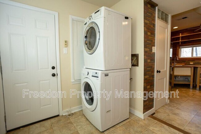 Building Photo - 11961 Mente Rd