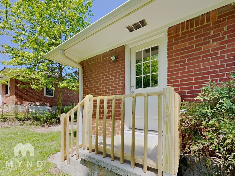 Building Photo - 837 Northview Dr