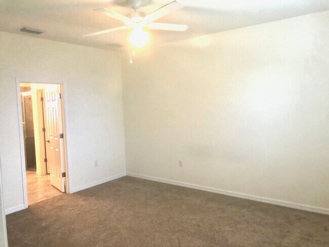Building Photo - NE Cape Coral Single Family Home