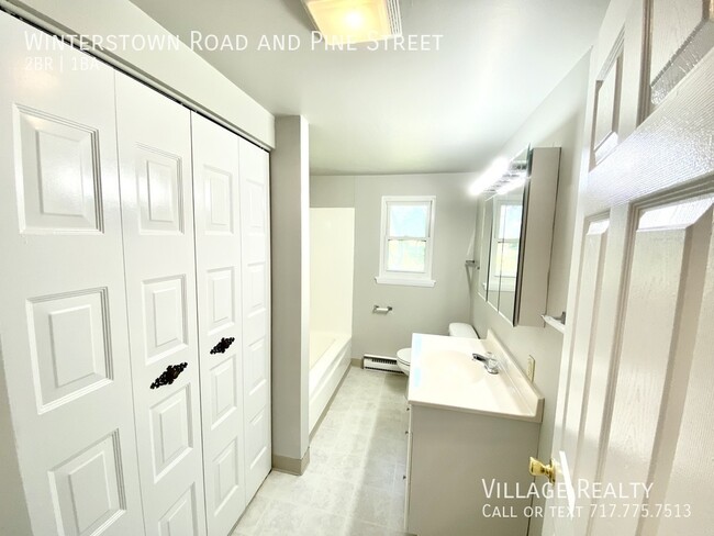 Building Photo - Large 2-Bedroom Townhome in Red Lion! Pati...