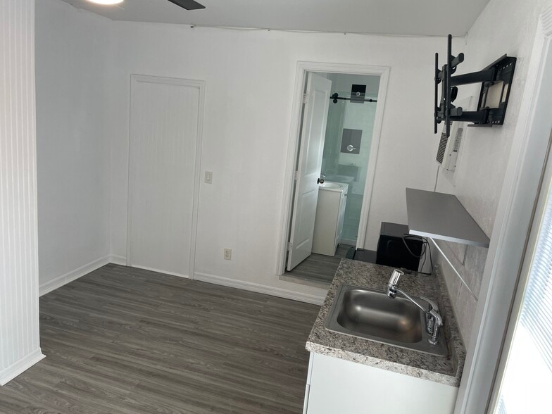 Building Photo - 7193 17th Way N