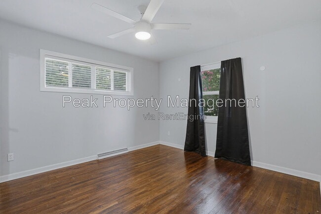 Building Photo - 2105 Fort Rice St