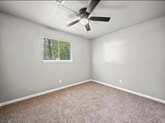 Building Photo - Beautiful Renovated 3 Bedroom Ready Late May