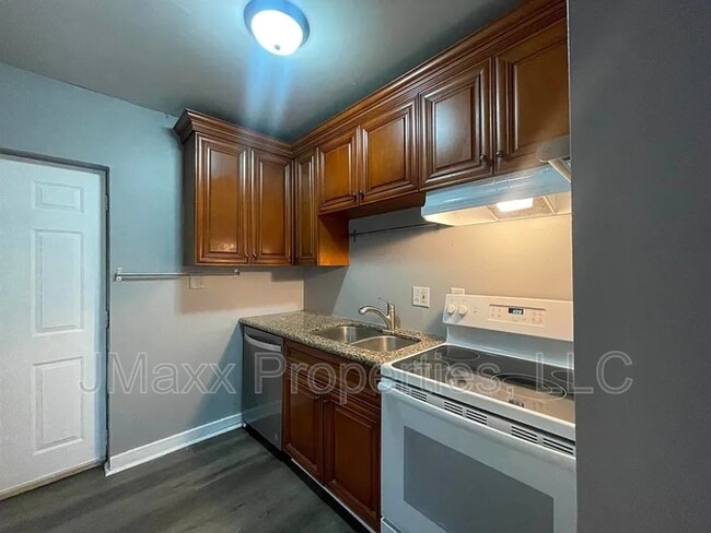 Building Photo - 68 Vanira Ave SE