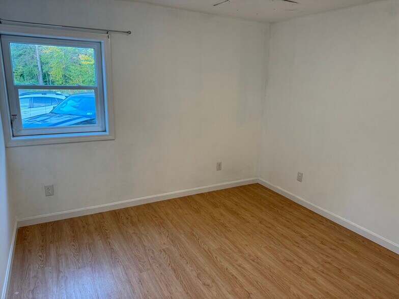 Bed Room 1 - 130 Jeff Heights Rd