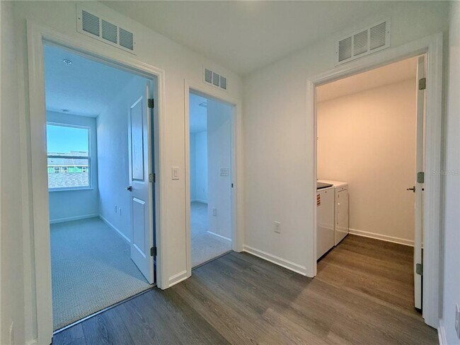 Building Photo - 1855 Pinecliff Dr