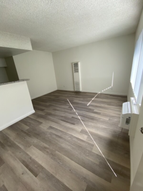 Building Photo - 820 S Walnut Ave