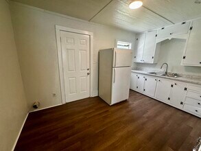 Building Photo - 1814 Pearl Ave