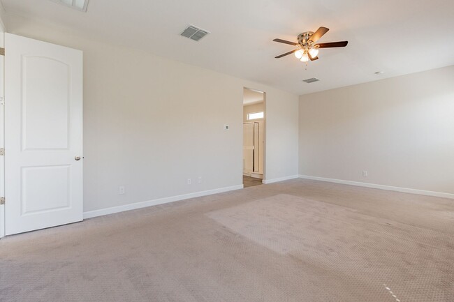 Building Photo - Beautiful and Spacious Single-Level Family...