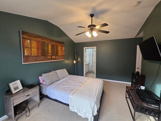 Building Photo - Beautiful Apex Townhome with Greenway Access & Community Amenities