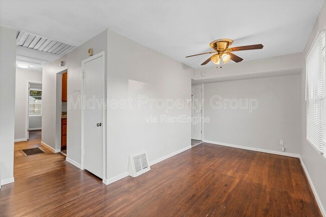 Building Photo - 306 Banff Cir