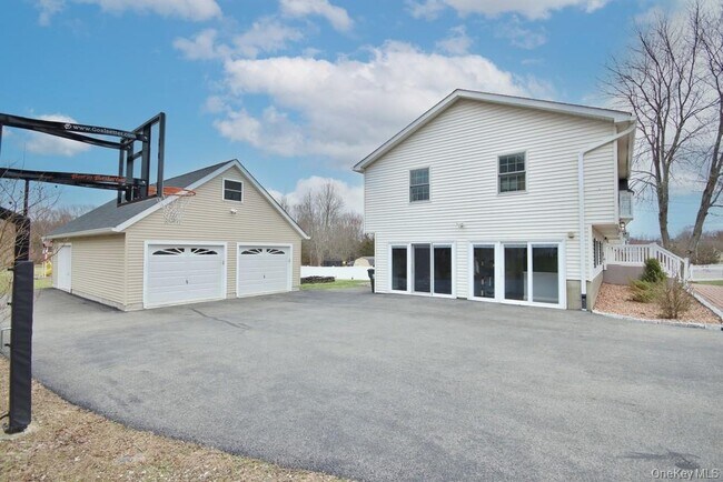 Building Photo - 478 Lake Rd