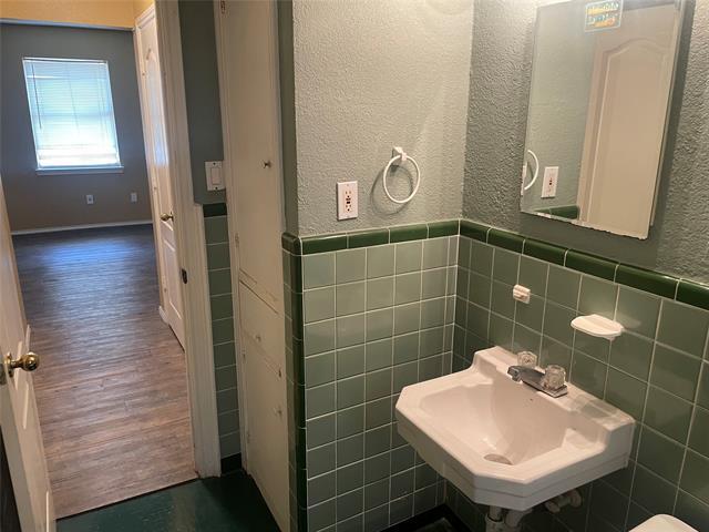 Building Photo - 908 N Zang Blvd