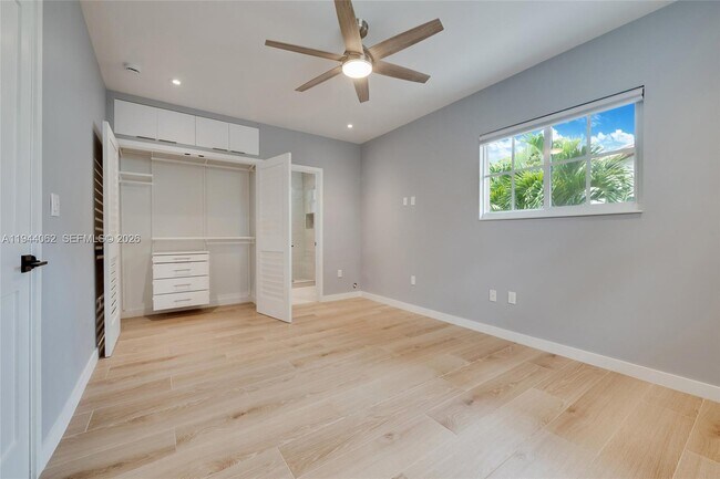 Building Photo - 6356 SW 14th St