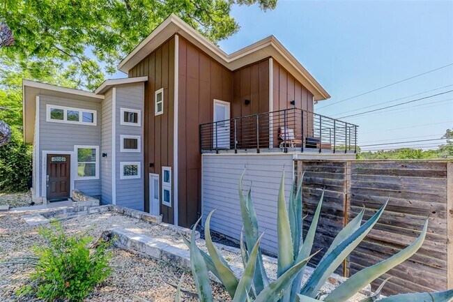 Building Photo - 1161 Ridgeway Dr