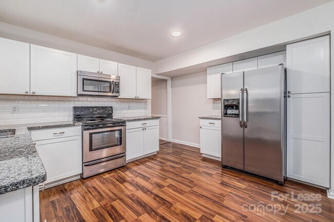 Building Photo - 701 McNabb Ct