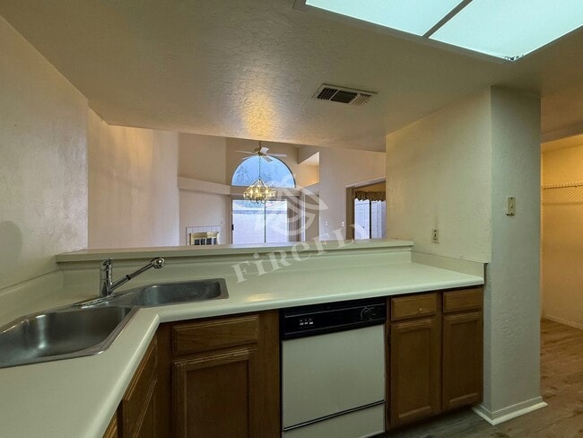 Building Photo - 1111 W Summit Pl