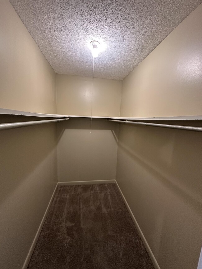 Building Photo - 2409 Talmadge Pl