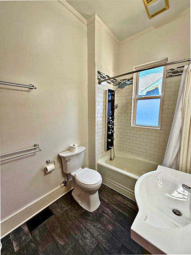 Building Photo - Beautifully Updated Historic Home in Midto...