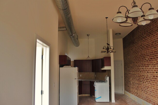 Building Photo - 325 Baldwin Ave