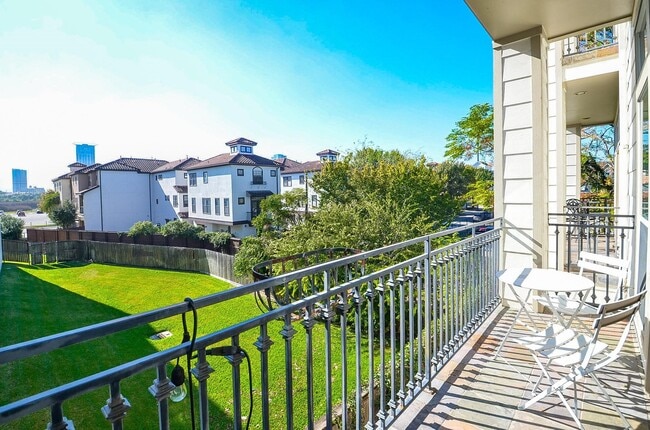 Building Photo - 625 Hartman St