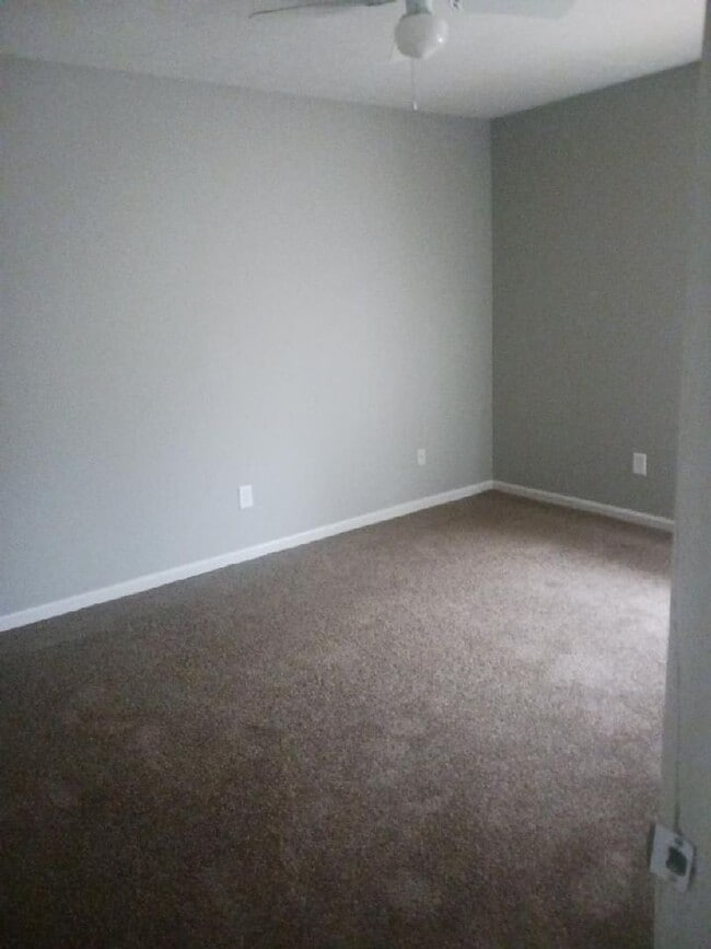 Building Photo - Nice 3 BR 1.5 House in Shively