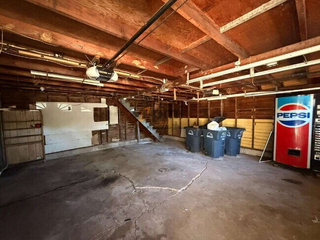 Building Photo - 422 Hoyt St