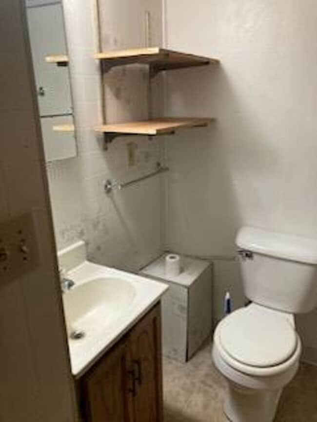 Building Photo - $900 - 2 Bedroom 1 Bath Duplex - Close to South Dakota School of Mines!