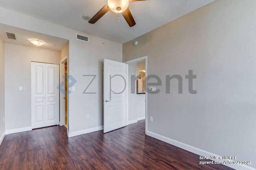 Building Photo - 300 W Beech St