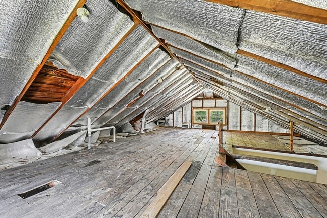 Building Photo - 427 Kolping Ave