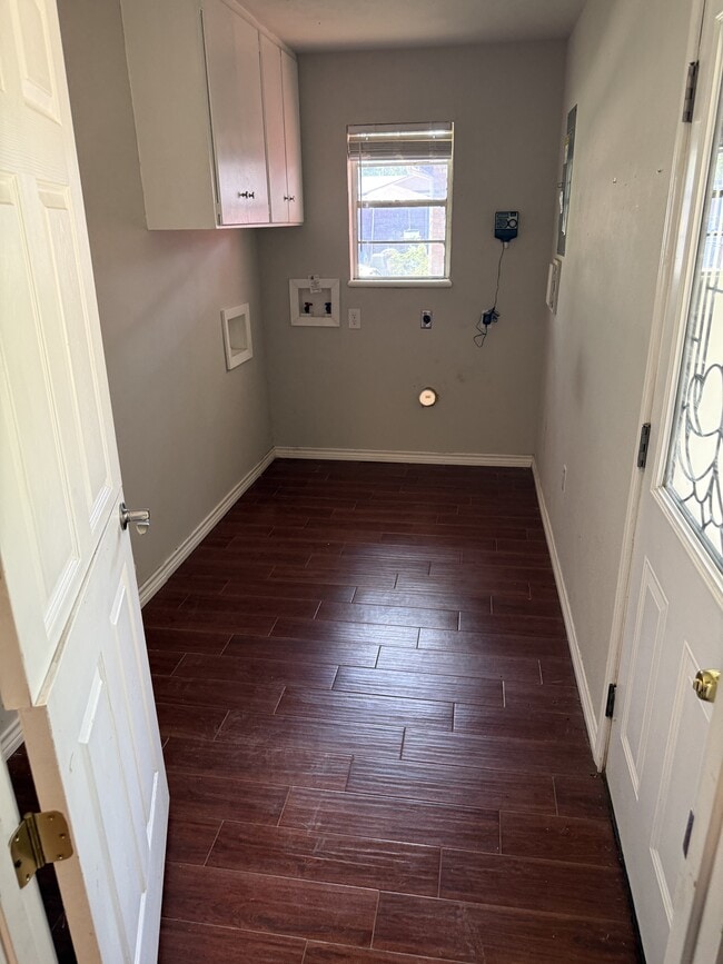Building Photo - 2716 Devon Rd