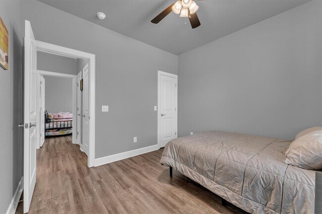 Building Photo - 25 Ruthwell Dr