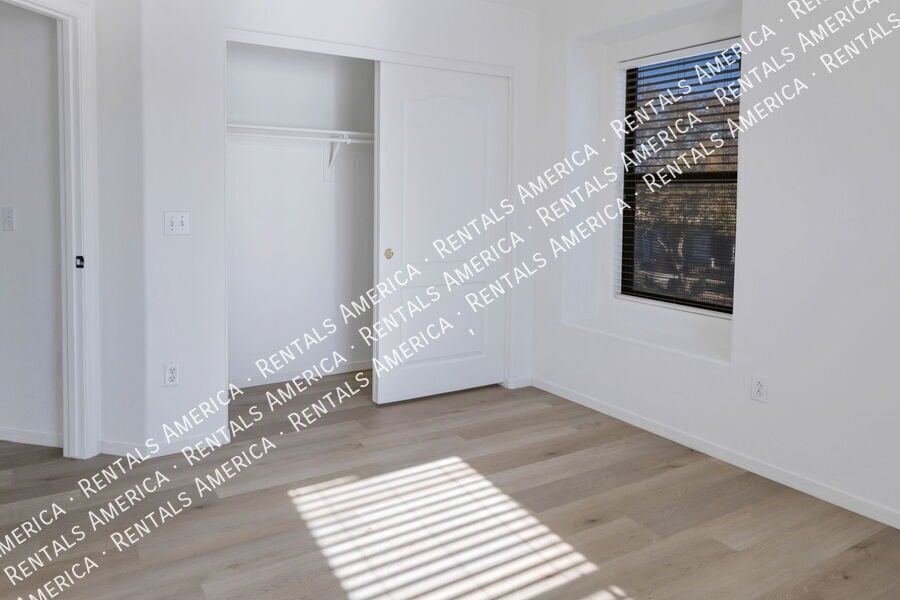 Building Photo - 1300 S Loback Ln