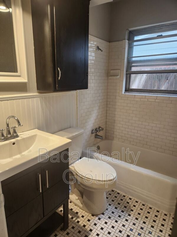 Building Photo - 500 Clearview Dr